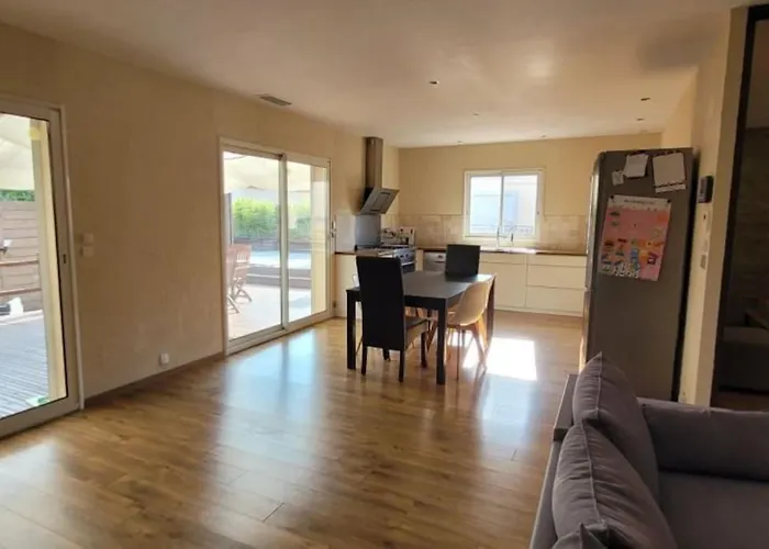 Jolie 3 Faces Piscine *