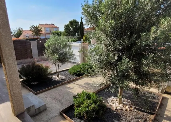 Jolie 3 Faces Piscine Villa *